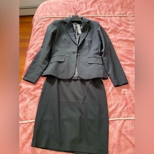 New York & Company Size 6 Skirt Suit